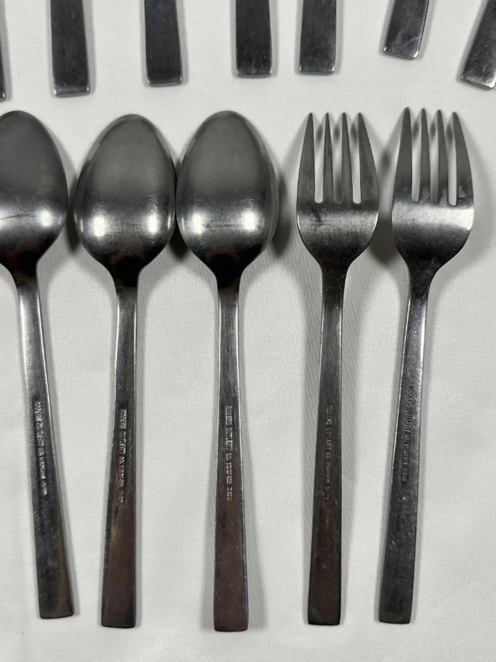 Flatware Roger Cutlery Co Stainless Japan Dorette Pattern 16 Piece 1970s